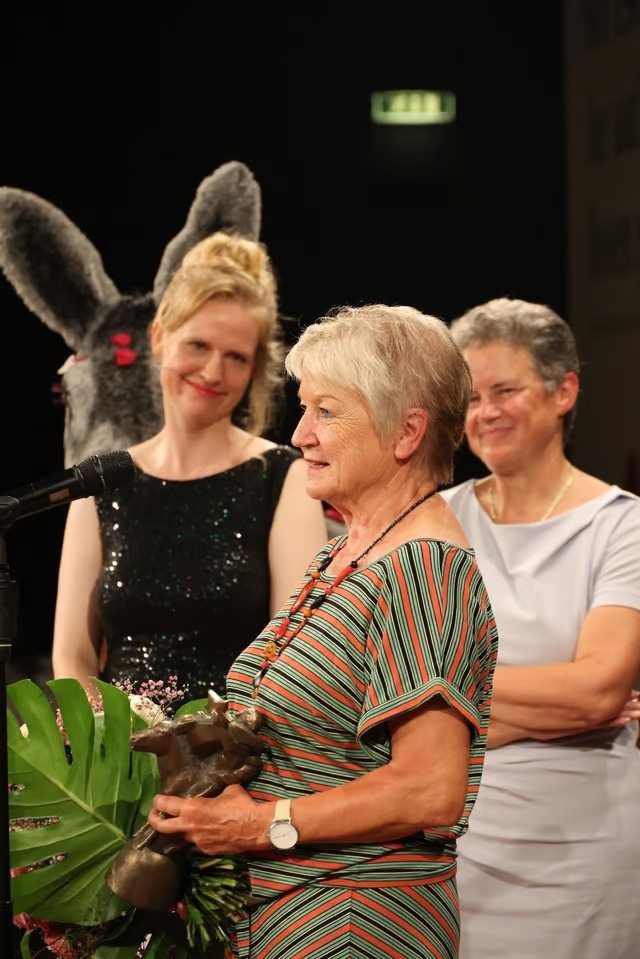 Ingrid Häußler wurde mit dem Ehrenpreis führ ihr ehrenamtliches Engagement in drei halleschen Organisationen ausgezeichnet. (Foto: Steffen Schellhorn)